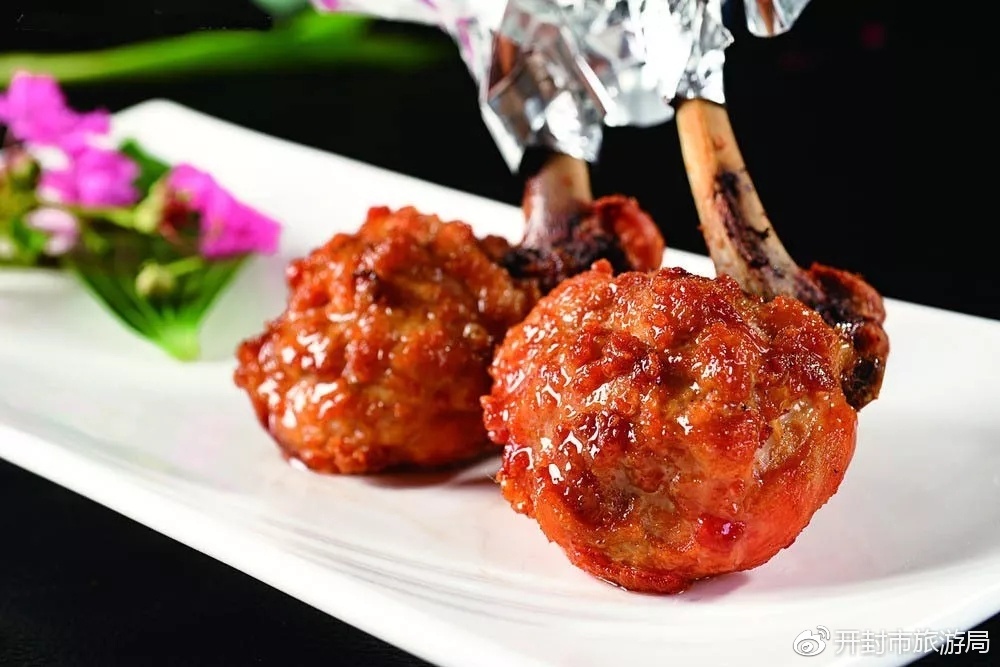 “米乐M6官方入口”周口师范学院举办“爱的奉献”志愿服务活动文艺汇演暨微电影《等待的心灵》首映仪式(图2) m6最新官网