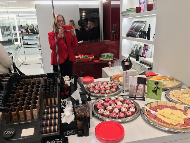 米乐M6官方入口:来伊份高层致良知学习归来 3.0战略向着幸福进发(图1) 米乐M6